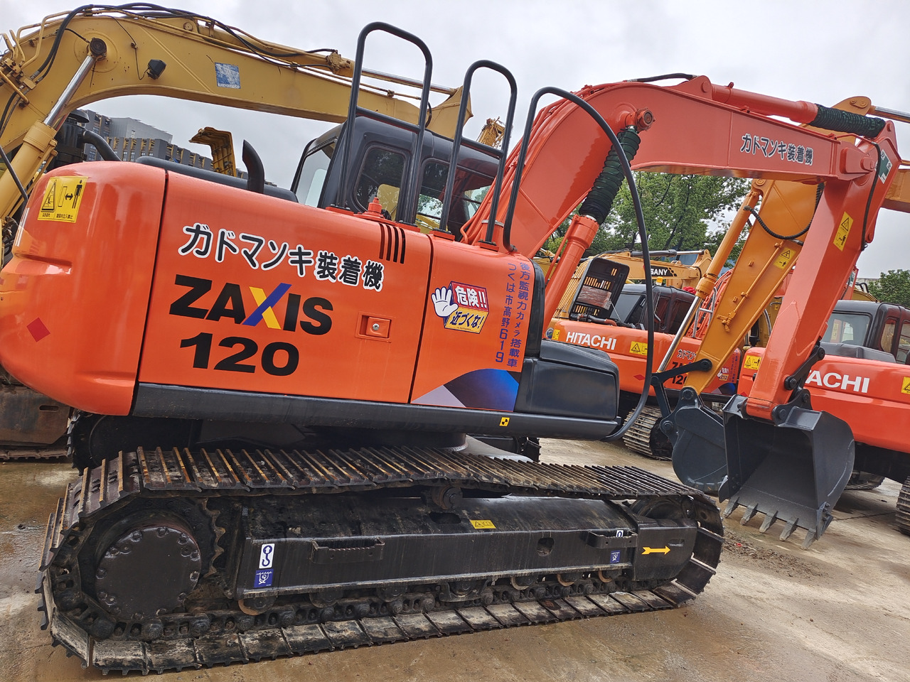 HITACHI ZX120 ZAXIS 120 ZX200 ZX350 - Гусеничный экскаватор: фото 1 HITACHI ZX120 ZAXIS 120 ZX200 ZX350 - Гусеничный экскаватор: фото 1