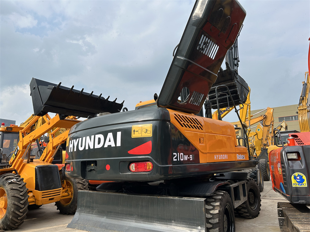 HYUNDAI 210W-9S 210W-9T - Колёсный экскаватор: фото 2 HYUNDAI 210W-9S 210W-9T - Колёсный экскаватор: фото 2