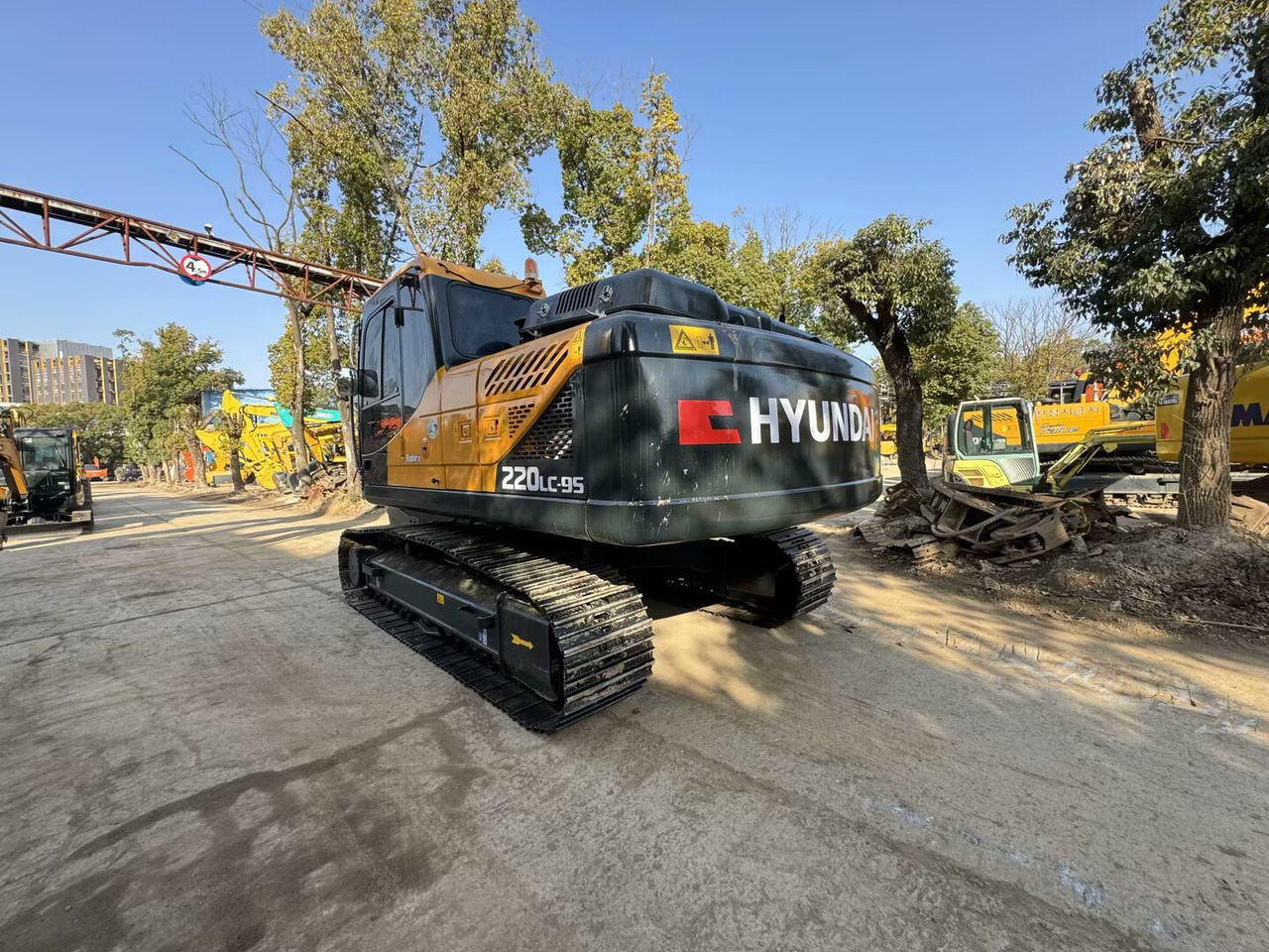 HYUNDAI 220LC-9S 220LC-9T - Гусеничный экскаватор: фото 5 HYUNDAI 220LC-9S 220LC-9T - Гусеничный экскаватор: фото 5