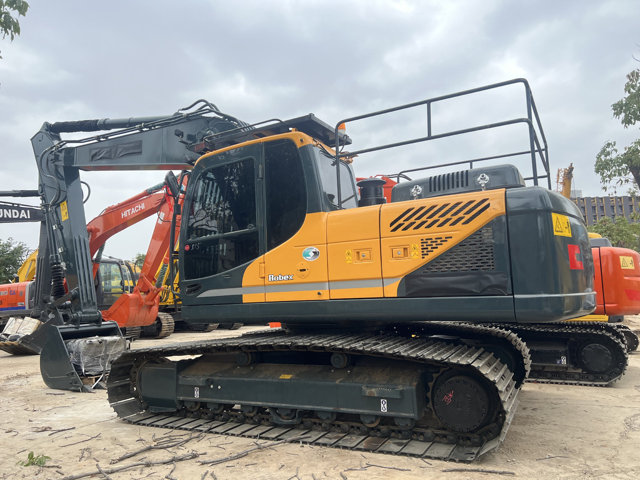 HYUNDAI HX220HD BROADEN TRACK SHOES - Гусеничный экскаватор: фото 1 HYUNDAI HX220HD BROADEN TRACK SHOES - Гусеничный экскаватор: фото 1