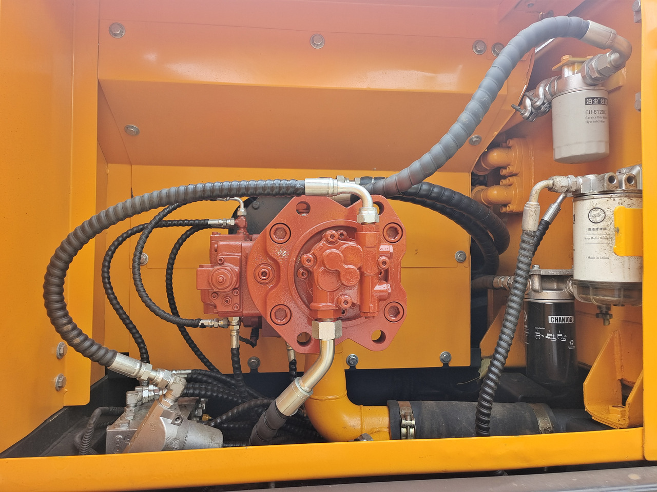 HYUNDAI HX220HD - Гусеничный экскаватор: фото 5 HYUNDAI HX220HD - Гусеничный экскаватор: фото 5