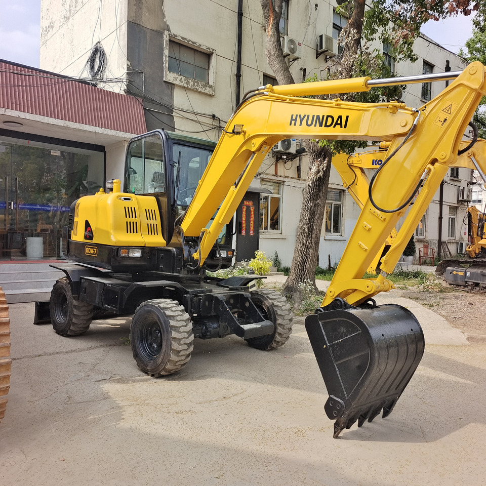 HYUNDAI R 60W - 7 R60W-7 - Колёсный экскаватор: фото 1 HYUNDAI R 60W - 7 R60W-7 - Колёсный экскаватор: фото 1