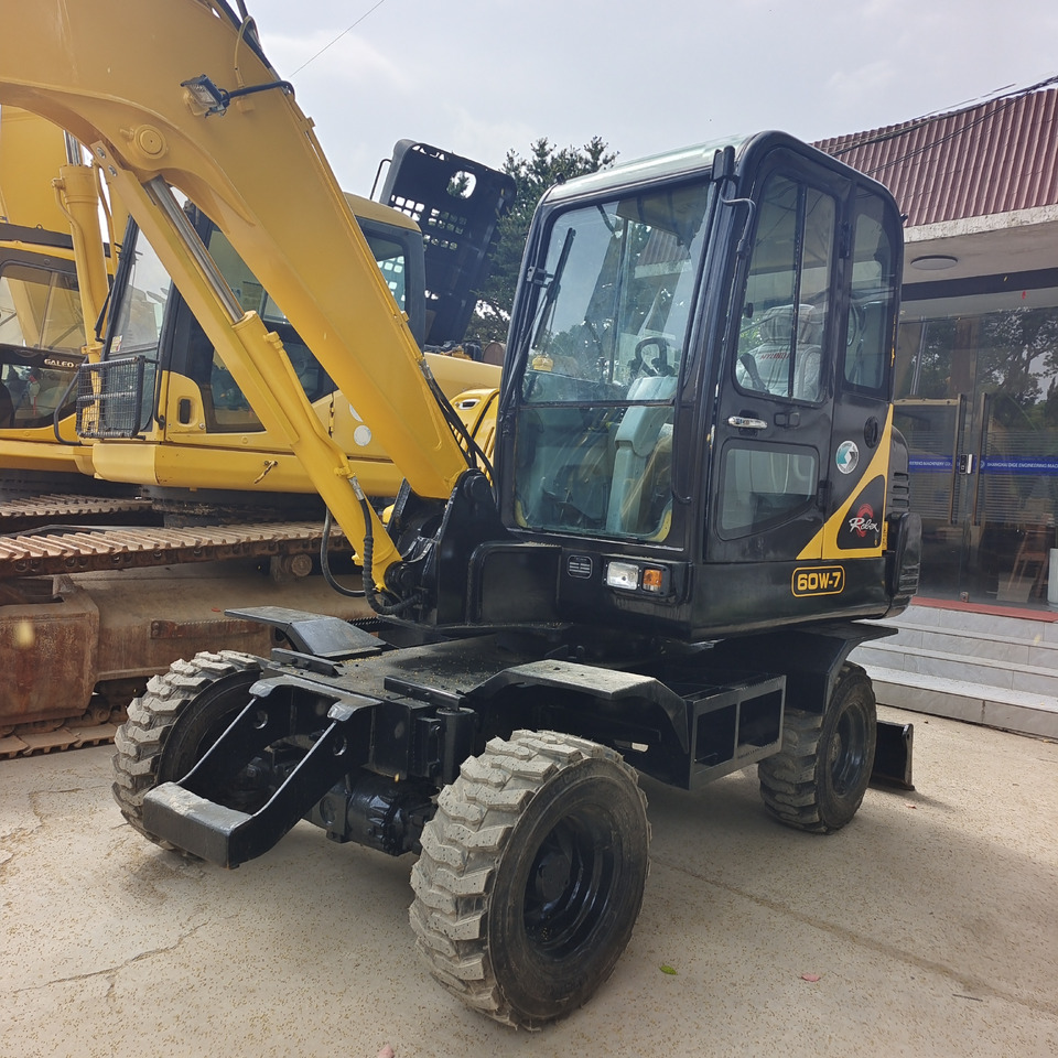 HYUNDAI R60W-7 - Колёсный экскаватор: фото 1 HYUNDAI R60W-7 - Колёсный экскаватор: фото 1