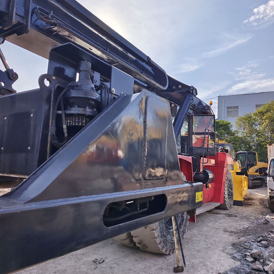 KALMAR DRT450 45 TON REACH STACKER DRF450 DRU DRD 450 - Ричстакер: фото 5 KALMAR DRT450 45 TON REACH STACKER DRF450 DRU DRD 450 - Ричстакер: фото 5