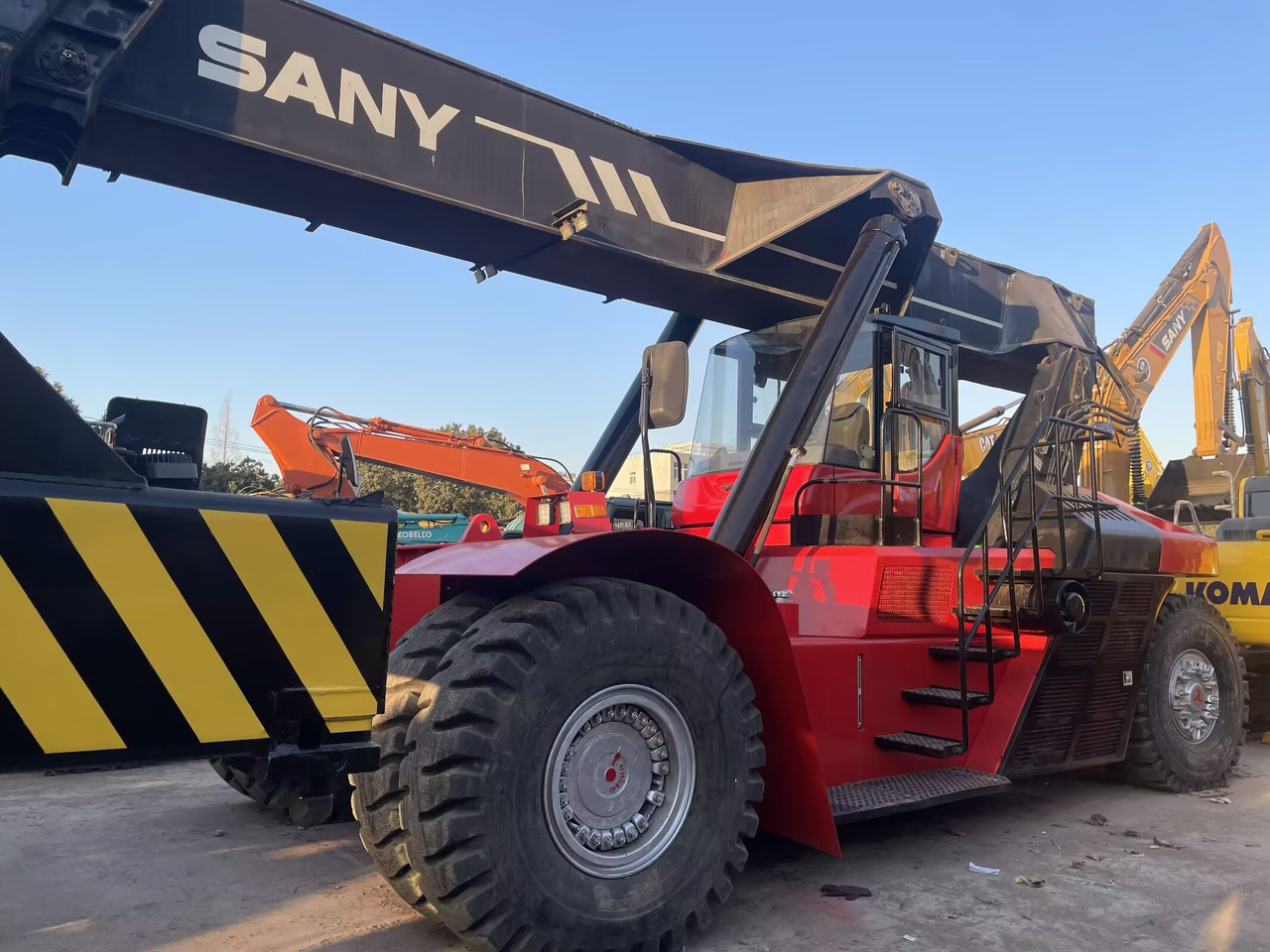 SANY SRSC 45 C30 45 TON REACH STACKER - Ричстакер: фото 3 SANY SRSC 45 C30 45 TON REACH STACKER - Ричстакер: фото 3