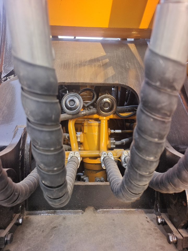 SANY SY 215H 215C - Гусеничный экскаватор: фото 5 SANY SY 215H 215C - Гусеничный экскаватор: фото 5