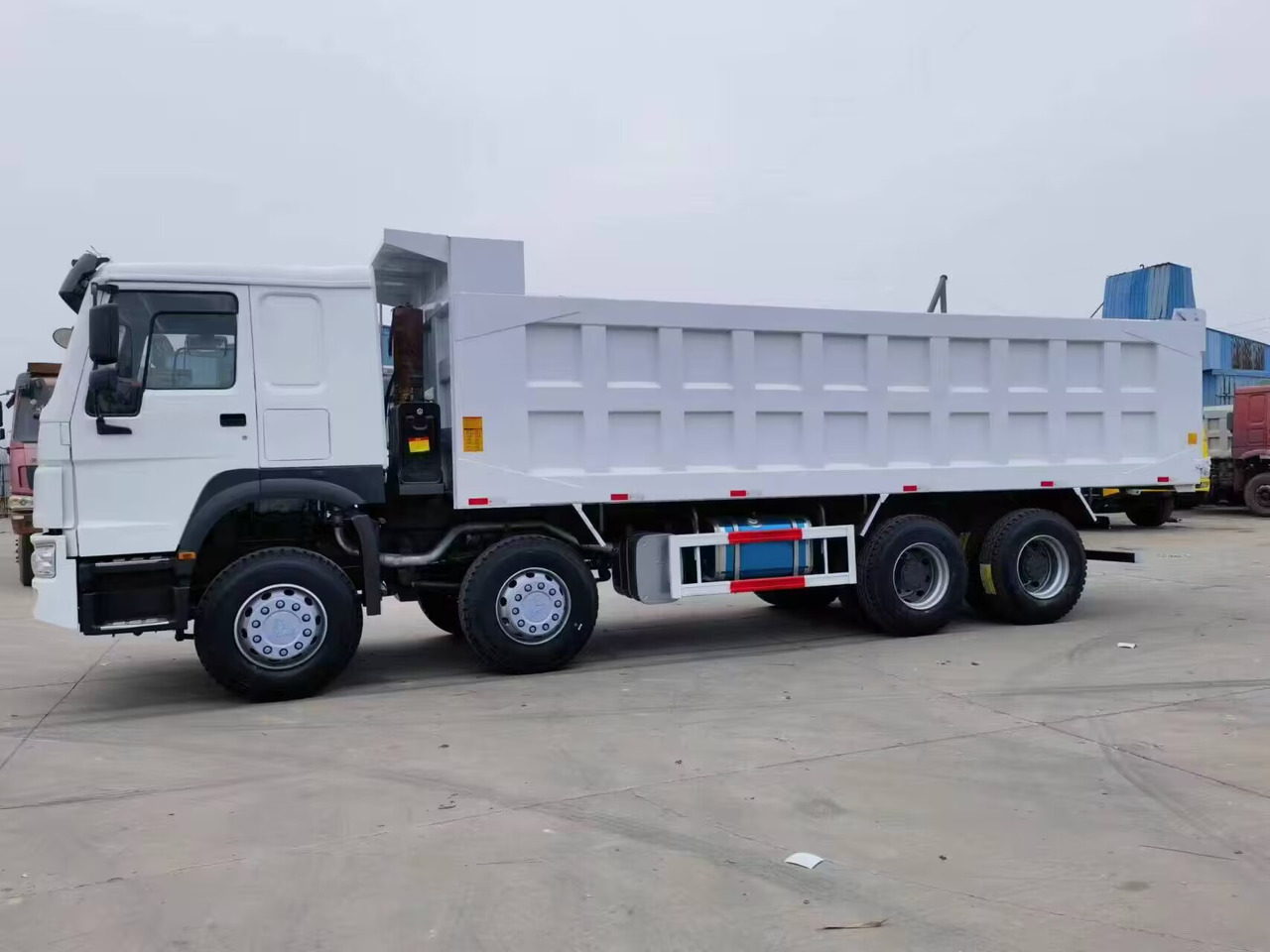 SINOTRUK HOWO 8*4 12 WHEELS TIRES 371 3750 380 400 420 6*4 - Самосвал: фото 5 SINOTRUK HOWO 8*4 12 WHEELS TIRES 371 3750 380 400 420 6*4 - Самосвал: фото 5