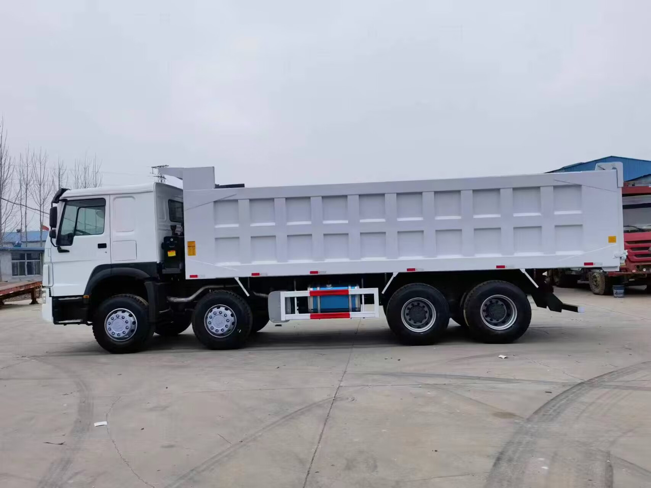 SINOTRUK HOWO 8*4 DUMP TRUCK 371 375 380 400 420 HP - Самосвал: фото 2 SINOTRUK HOWO 8*4 DUMP TRUCK 371 375 380 400 420 HP - Самосвал: фото 2