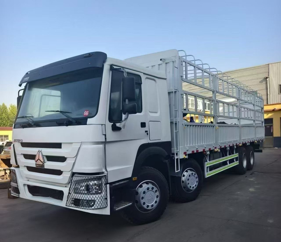 SINOTRUK HOWO 8*4 WITH FENCE - Грузовик для перевозки животных: фото 1 SINOTRUK HOWO 8*4 WITH FENCE - Грузовик для перевозки животных: фото 1