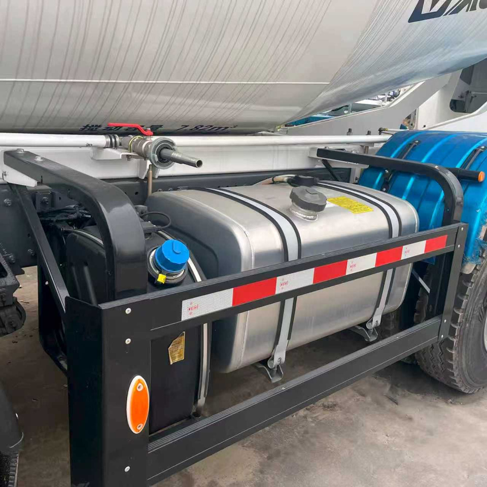 SINOTRUK TX350 Euro 5 STAGE Ⅴ - Автобетоносмеситель: фото 4 SINOTRUK TX350 Euro 5 STAGE Ⅴ - Автобетоносмеситель: фото 4