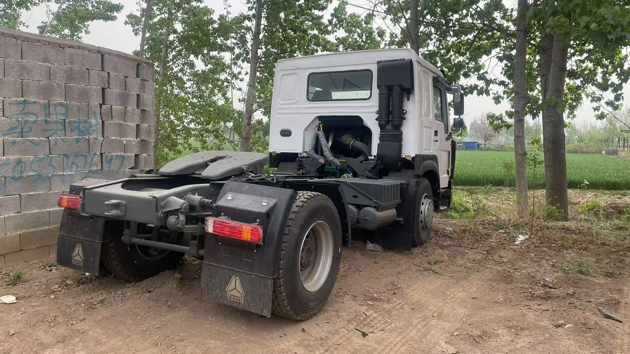SINOTRUK HOWO 4*2 TRACTOR HEAD 371 375 380 400 420 HP - Тягач: фото 2 SINOTRUK HOWO 4*2 TRACTOR HEAD 371 375 380 400 420 HP - Тягач: фото 2