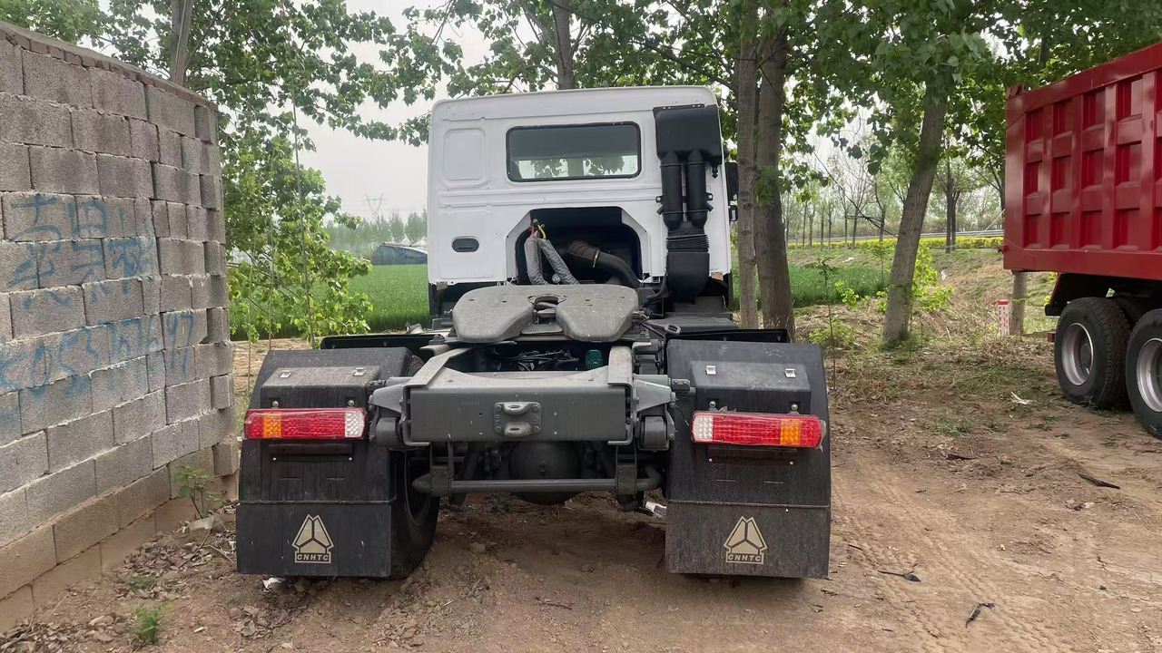 SINOTRUK HOWO 4*2 TRACTOR HEAD 371 375 380 400 420 HP - Тягач: фото 3 SINOTRUK HOWO 4*2 TRACTOR HEAD 371 375 380 400 420 HP - Тягач: фото 3