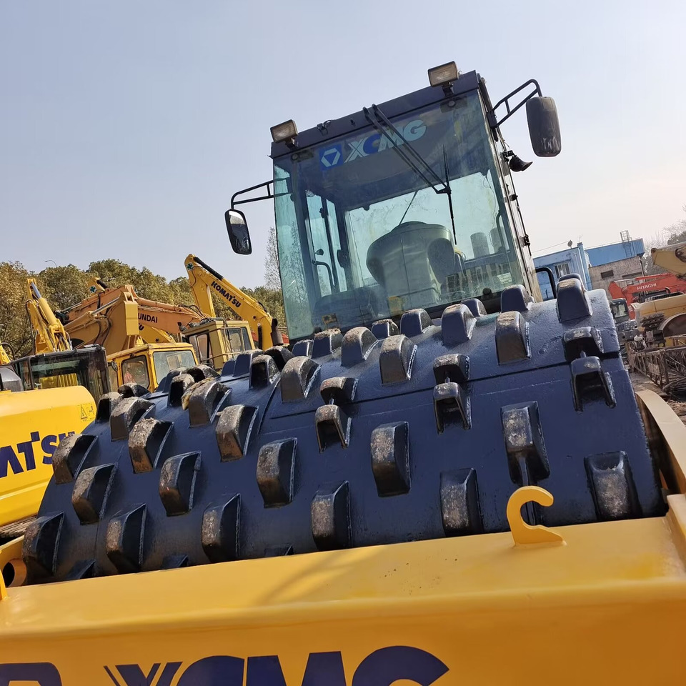 XCMG XS223J WITH SHEEP FOOT PAD - Дорожный каток: фото 1 XCMG XS223J WITH SHEEP FOOT PAD - Дорожный каток: фото 1