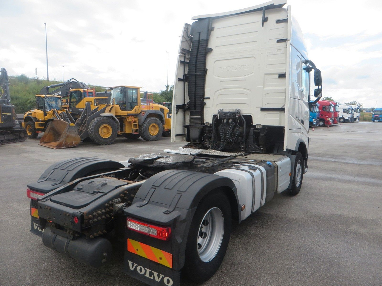 Volvo FH460 4x2Tractor XL - Тягач: фото 3 Volvo FH460 4x2Tractor XL - Тягач: фото 3