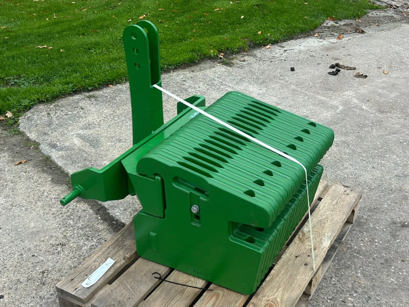 John Deere 1100 KG NIEUW Front gewicht - Трактор: фото 1 John Deere 1100 KG NIEUW Front gewicht - Трактор: фото 1