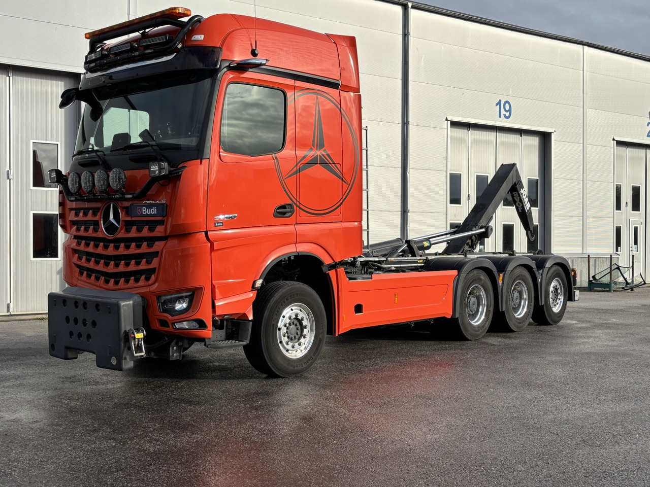Tridemväxlare Mercedes-Benz Arocs 3758 -2023 | JOAB 24 ton | Plogutrustad - Крюковой мультилифт: фото 1 Tridemväxlare Mercedes-Benz Arocs 3758 -2023 | JOAB 24 ton | Plogutrustad - Крюковой мультилифт: фото 1