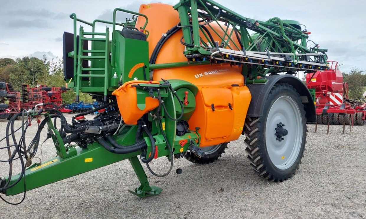 Amazone UX 5200 - 28m med Ama-Select - Прицепной опрыскиватель: фото 1 Amazone UX 5200 - 28m med Ama-Select - Прицепной опрыскиватель: фото 1