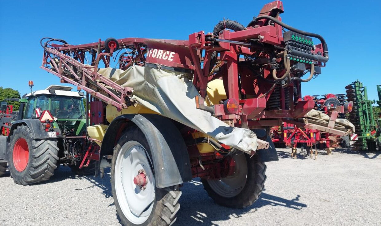 Hardi Commander Plus 4200 - 28m Twin - Прицепной опрыскиватель: фото 2 Hardi Commander Plus 4200 - 28m Twin - Прицепной опрыскиватель: фото 2