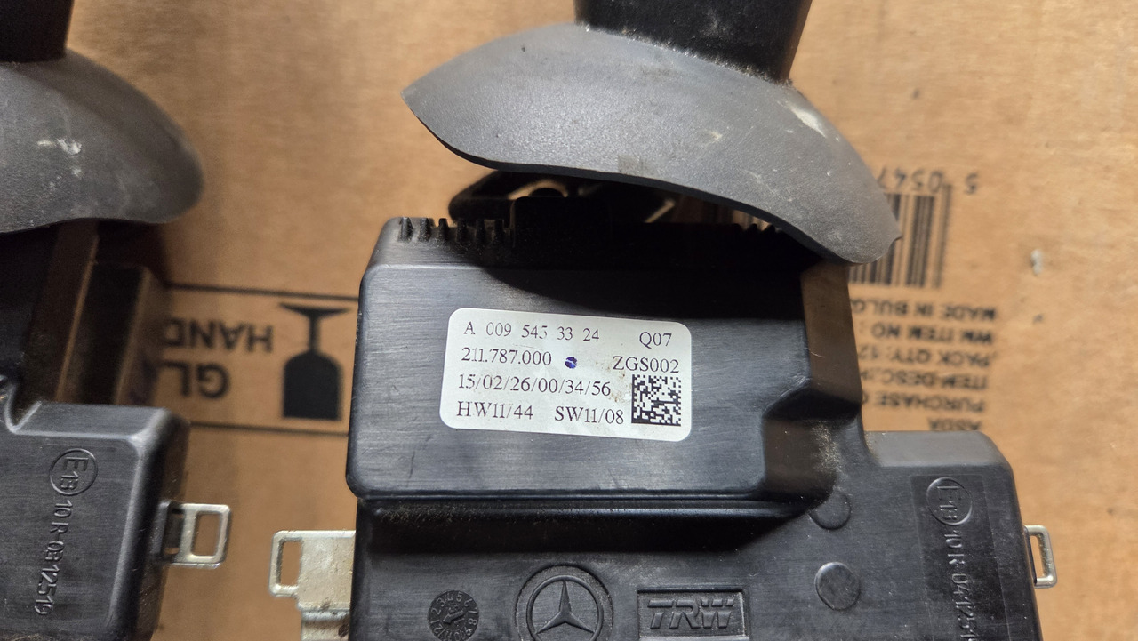 MERCEDES-BENZ ACTROS MP4 - Подрулевой переключатель для Грузовиков: фото 2 MERCEDES-BENZ ACTROS MP4 - Подрулевой переключатель для Грузовиков: фото 2