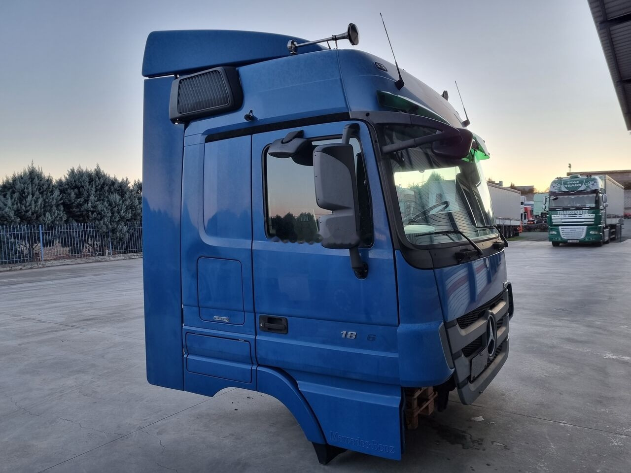 Mercedes-Benz ACTROS MP3 - Кабина для Грузовиков: фото 1 Mercedes-Benz ACTROS MP3 - Кабина для Грузовиков: фото 1