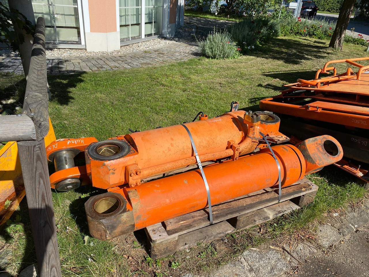 Doosan DL 500 - Гидравлический цилиндр для Строительной техники: фото 1 Doosan DL 500 - Гидравлический цилиндр для Строительной техники: фото 1