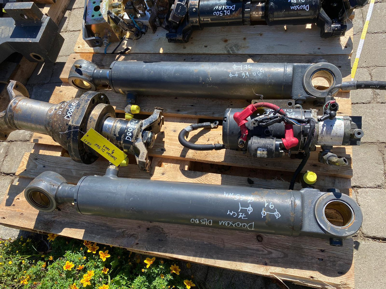 Doosan DL 500 - Гидравлический цилиндр для Строительной техники: фото 1 Doosan DL 500 - Гидравлический цилиндр для Строительной техники: фото 1