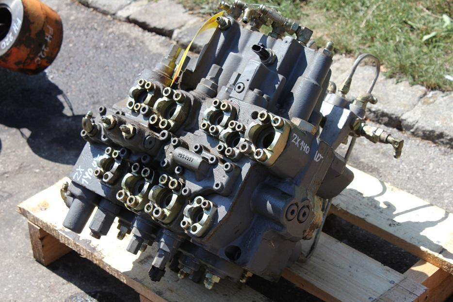 Hitachi ZX 140W - Гидравлический клапан для Строительной техники: фото 1 Hitachi ZX 140W - Гидравлический клапан для Строительной техники: фото 1