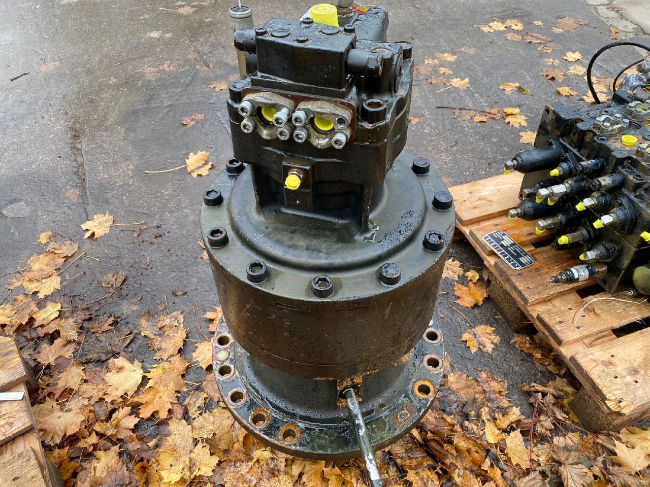 Holland E 305 - Поворотный редуктор для Строительной техники: фото 5 Holland E 305 - Поворотный редуктор для Строительной техники: фото 5