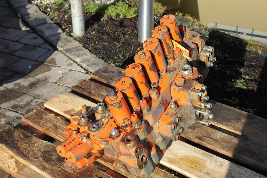 Liebherr A 902 LIT - Гидравлический клапан для Строительной техники: фото 2 Liebherr A 902 LIT - Гидравлический клапан для Строительной техники: фото 2