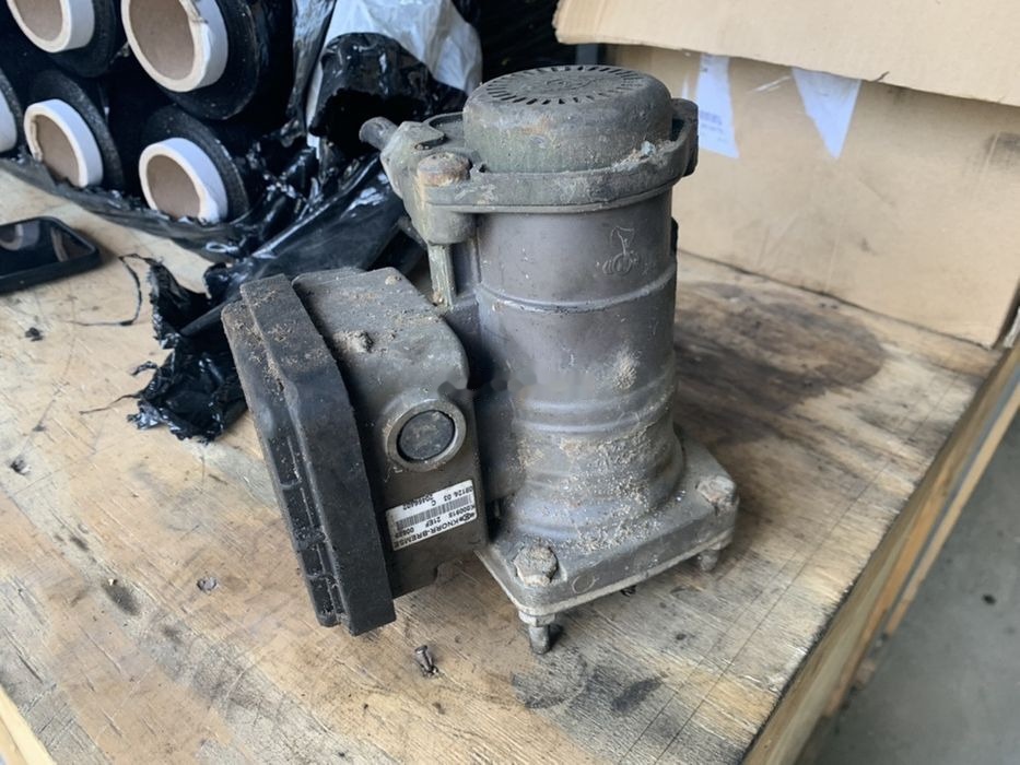 Knorr-Bremse SCANIA MAN VOVLO   MAN K000918 / K000919 / K000917 - Тормозной клапан для Грузовиков: фото 1 Knorr-Bremse SCANIA MAN VOVLO   MAN K000918 / K000919 / K000917 - Тормозной клапан для Грузовиков: фото 1