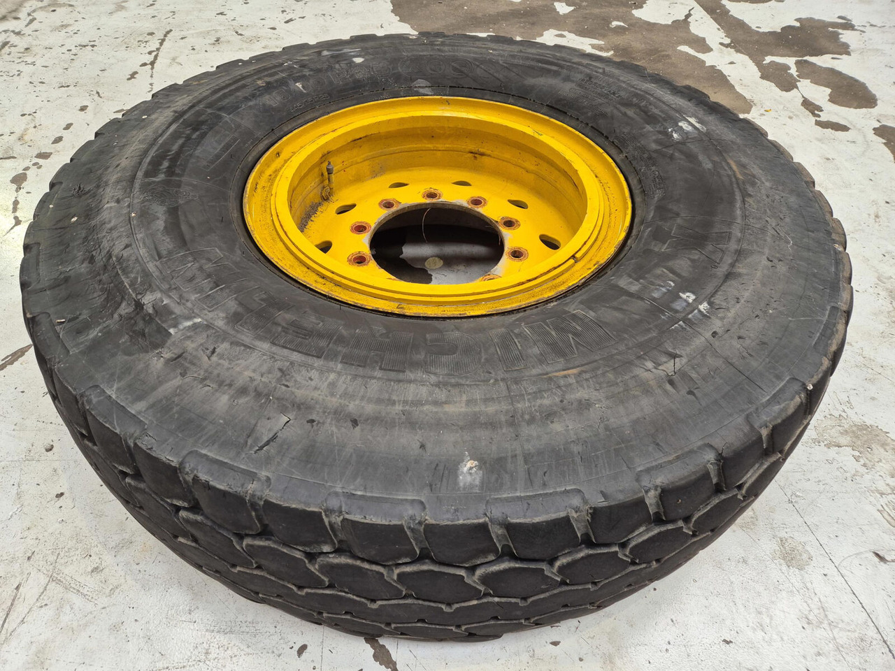 Grove Wheel 445/95R25 10 13 3p - Колесо для Кранов: фото 1 Grove Wheel 445/95R25 10 13 3p - Колесо для Кранов: фото 1