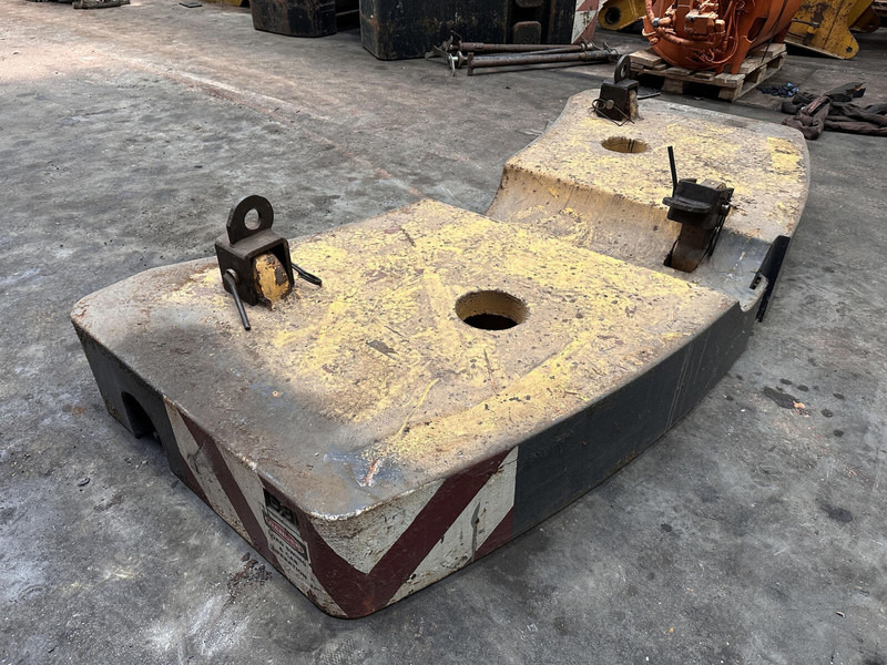 Krupp KMK 4080 - 5110 - 5120 Counterweight 5,8 ton - Противовес для Строительной техники: фото 4 Krupp KMK 4080 - 5110 - 5120 Counterweight 5,8 ton - Противовес для Строительной техники: фото 4