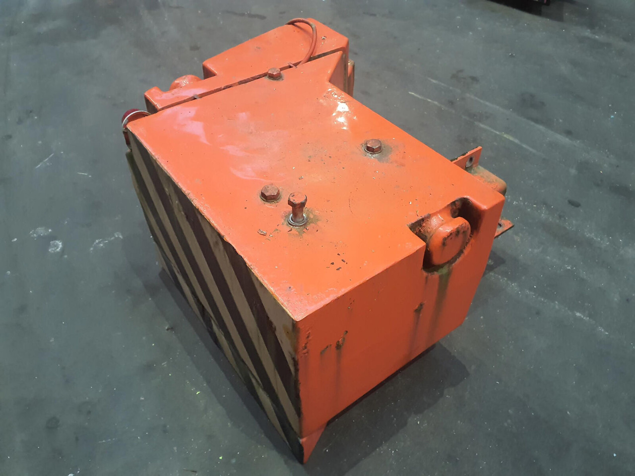 Terex AC 155 counterweight 1.2t + 0,3t right - Противовес для Мобильных кранов: фото 4 Terex AC 155 counterweight 1.2t + 0,3t right - Противовес для Мобильных кранов: фото 4