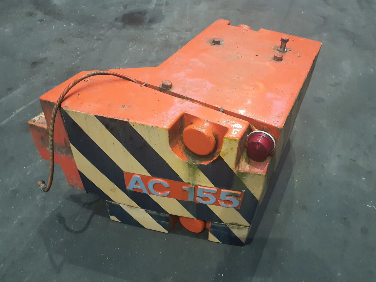 Terex AC 155 counterweight 1.2t + 0,3t right - Противовес для Мобильных кранов: фото 1 Terex AC 155 counterweight 1.2t + 0,3t right - Противовес для Мобильных кранов: фото 1