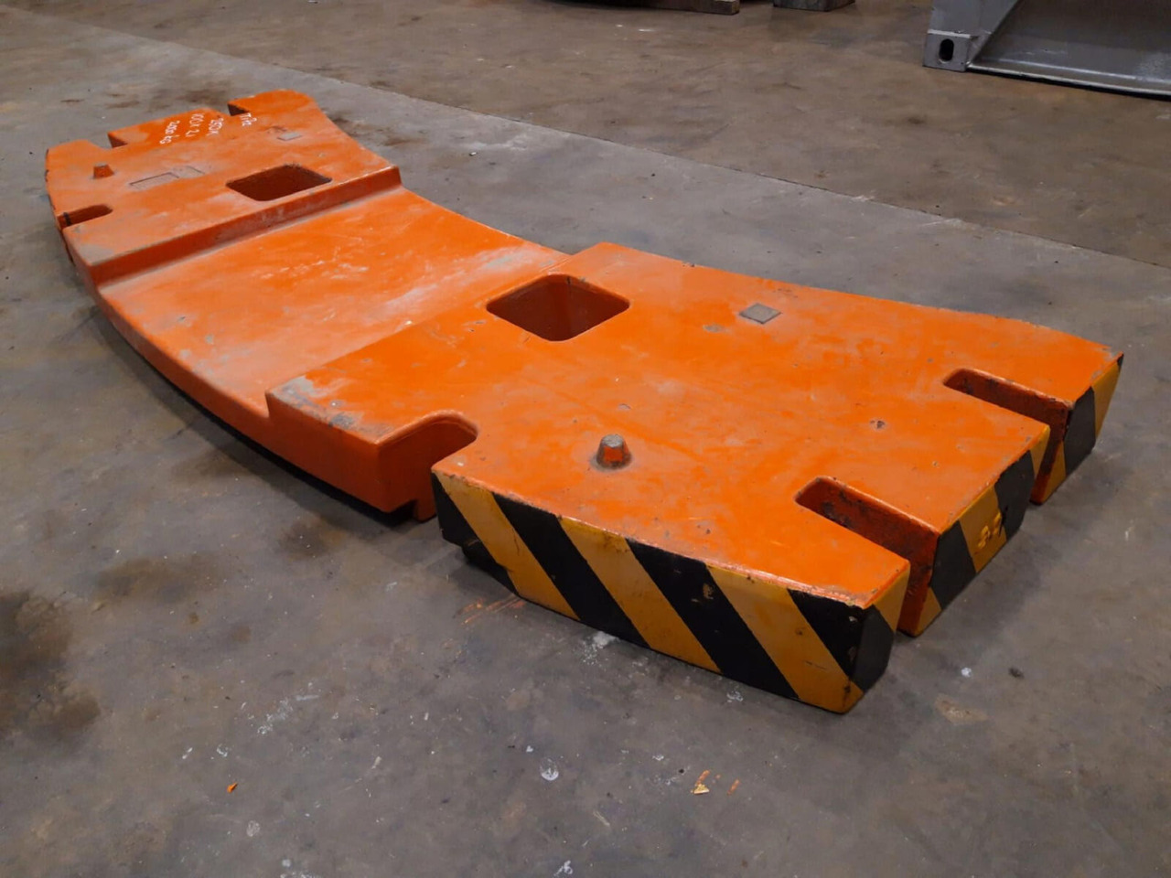 Terex AC 155 counterweight 2,0 ton - Противовес для Мобильных кранов: фото 1 Terex AC 155 counterweight 2,0 ton - Противовес для Мобильных кранов: фото 1