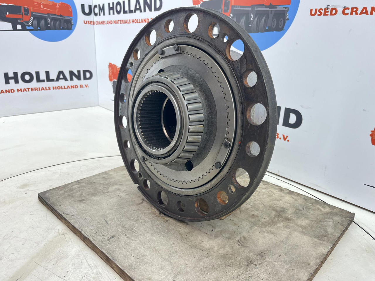 Terex Demag AC 100/4 planetary gear 22-25-74-40-3pl-H127-46 - Бортовой редуктор для Мобильных кранов: фото 3 Terex Demag AC 100/4 planetary gear 22-25-74-40-3pl-H127-46 - Бортовой редуктор для Мобильных кранов: фото 3