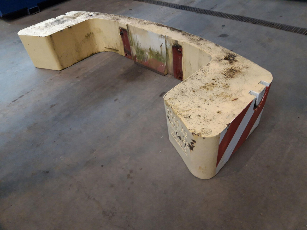 Terex Demag AC 35 counterweight 2,5 T - Противовес для Мобильных кранов: фото 1 Terex Demag AC 35 counterweight 2,5 T - Противовес для Мобильных кранов: фото 1