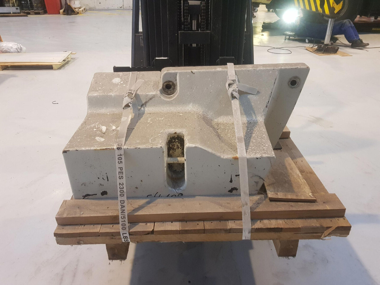 Terex Terex Challenger 4200 counterweight 1,4 ton - Противовес для Мобильных кранов: фото 1 Terex Terex Challenger 4200 counterweight 1,4 ton - Противовес для Мобильных кранов: фото 1