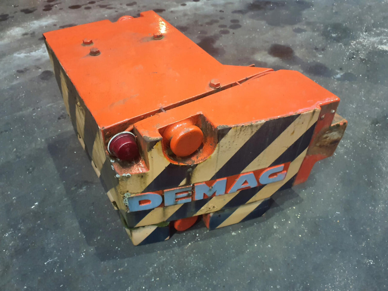 Terex counterweight left 1,2 + 0,3t - Противовес для Мобильных кранов: фото 1 Terex counterweight left 1,2 + 0,3t - Противовес для Мобильных кранов: фото 1