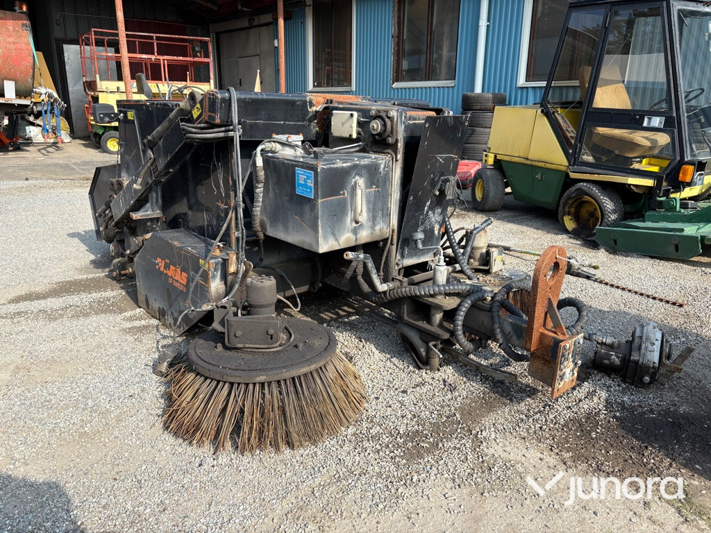 Bogserad Sopmaskin Fjärås FS 700 - Подметально-уборочная машина: фото 2 Bogserad Sopmaskin Fjärås FS 700 - Подметально-уборочная машина: фото 2