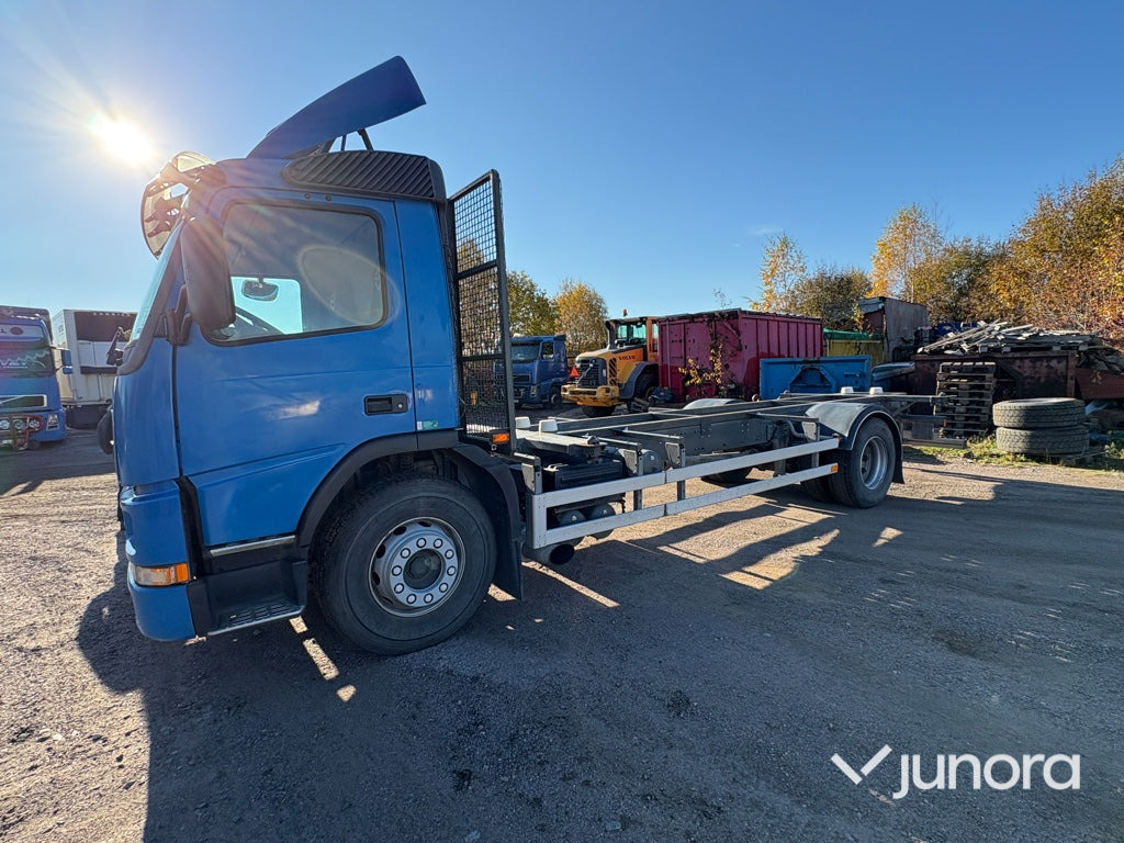Lastbil - Volvo FM7 4*2 - Грузовик-контейнеровоз/ Сменный кузов: фото 1 Lastbil - Volvo FM7 4*2 - Грузовик-контейнеровоз/ Сменный кузов: фото 1