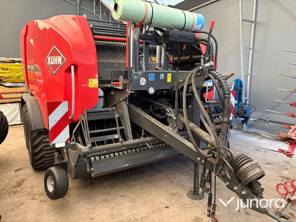 Rundbalspress & Inplastare - Kuhn FBP 3135 Intelliwrap - Пресс-подборщик рулонный, Обмотчик рулонов: фото 1 Rundbalspress & Inplastare - Kuhn FBP 3135 Intelliwrap - Пресс-подборщик рулонный, Обмотчик рулонов: фото 1