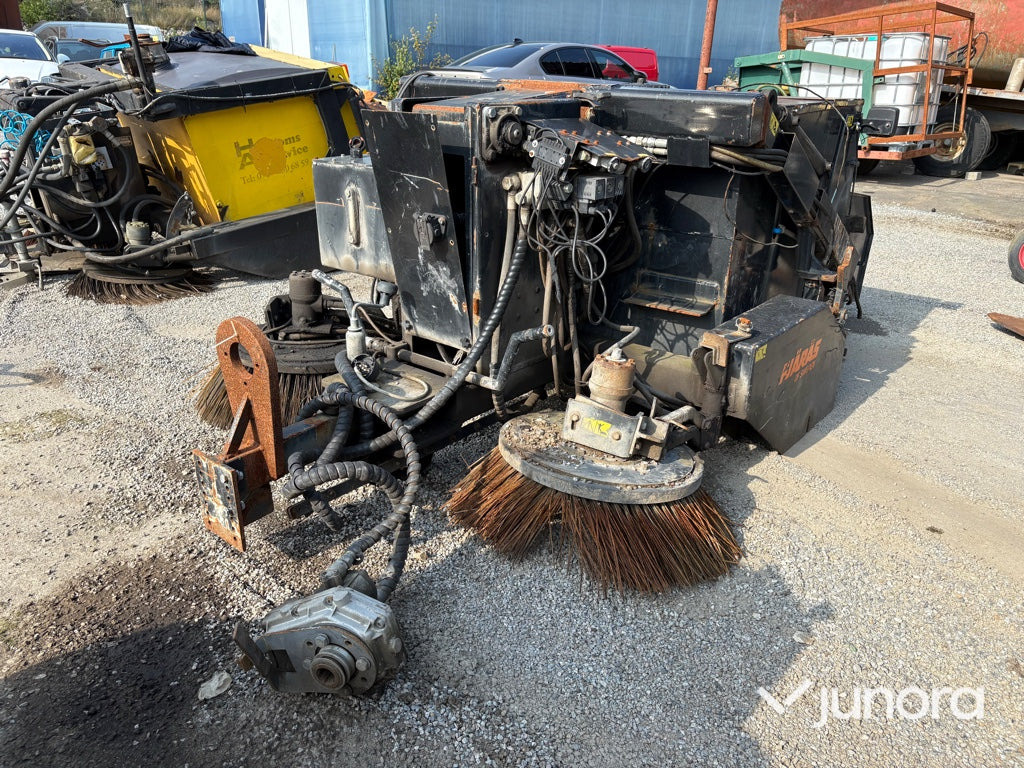 Sopmaskin Bogserad - Fjärås, FS 700 - Подметально-уборочная машина: фото 1 Sopmaskin Bogserad - Fjärås, FS 700 - Подметально-уборочная машина: фото 1