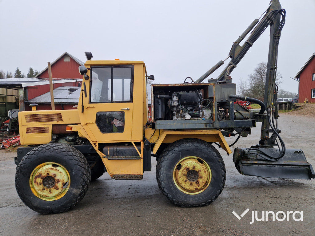 Traktor - MB-Track, med buskröjare - Трактор: фото 2 Traktor - MB-Track, med buskröjare - Трактор: фото 2