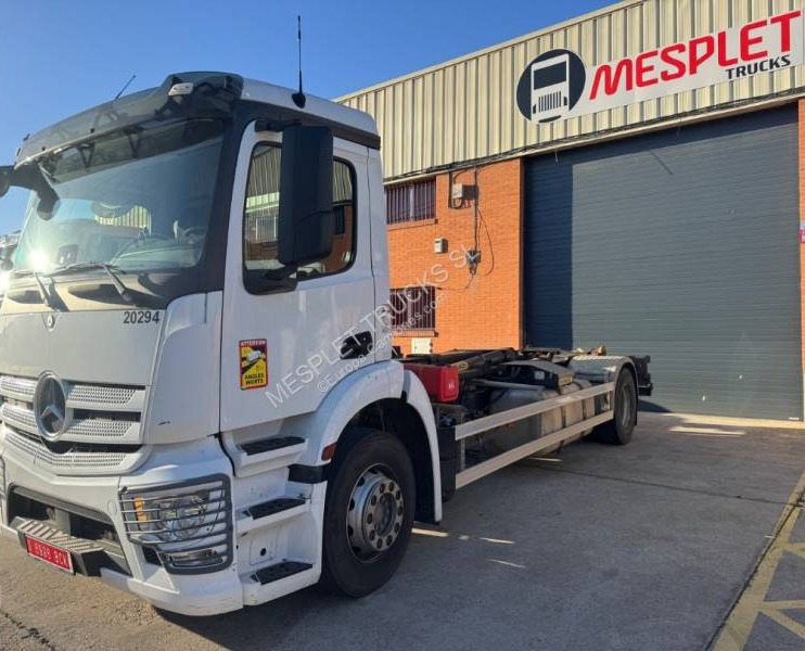 Mercedes Antos 1843 - Крюковой мультилифт: фото 1 Mercedes Antos 1843 - Крюковой мультилифт: фото 1