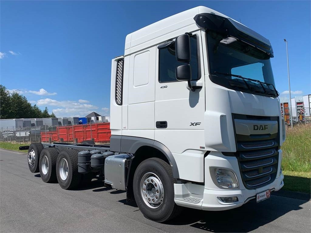 DAF XF 430 FAW 8x4*4 Tridem - Портальный бункеровоз: фото 1 DAF XF 430 FAW 8x4*4 Tridem - Портальный бункеровоз: фото 1