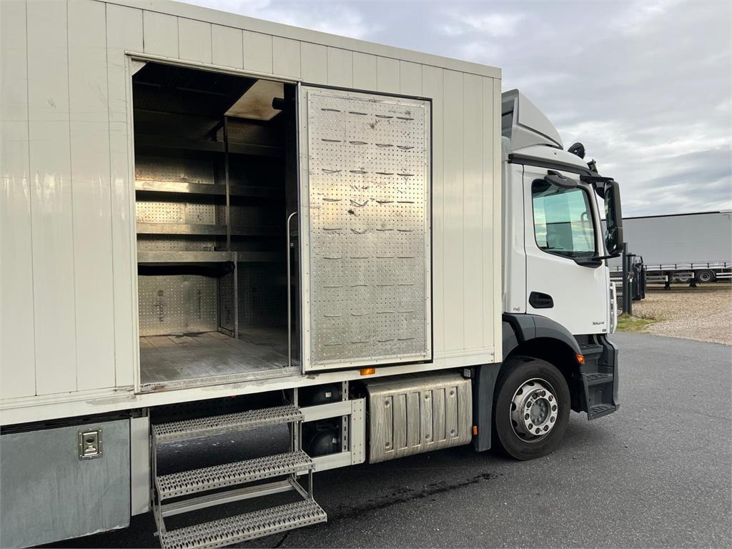 Mercedes-Benz Antos 1824 LnR - Грузовик с закрытым кузовом: фото 4 Mercedes-Benz Antos 1824 LnR - Грузовик с закрытым кузовом: фото 4