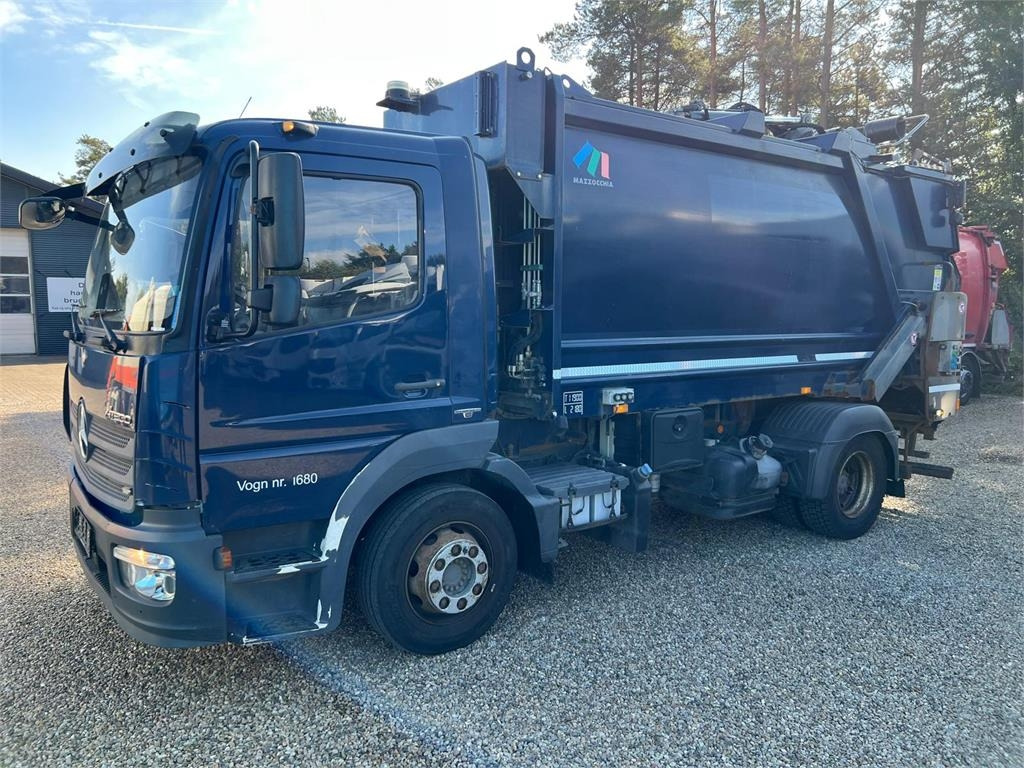 Mercedes-Benz Atego 1224 - Мусоровоз: фото 1 Mercedes-Benz Atego 1224 - Мусоровоз: фото 1