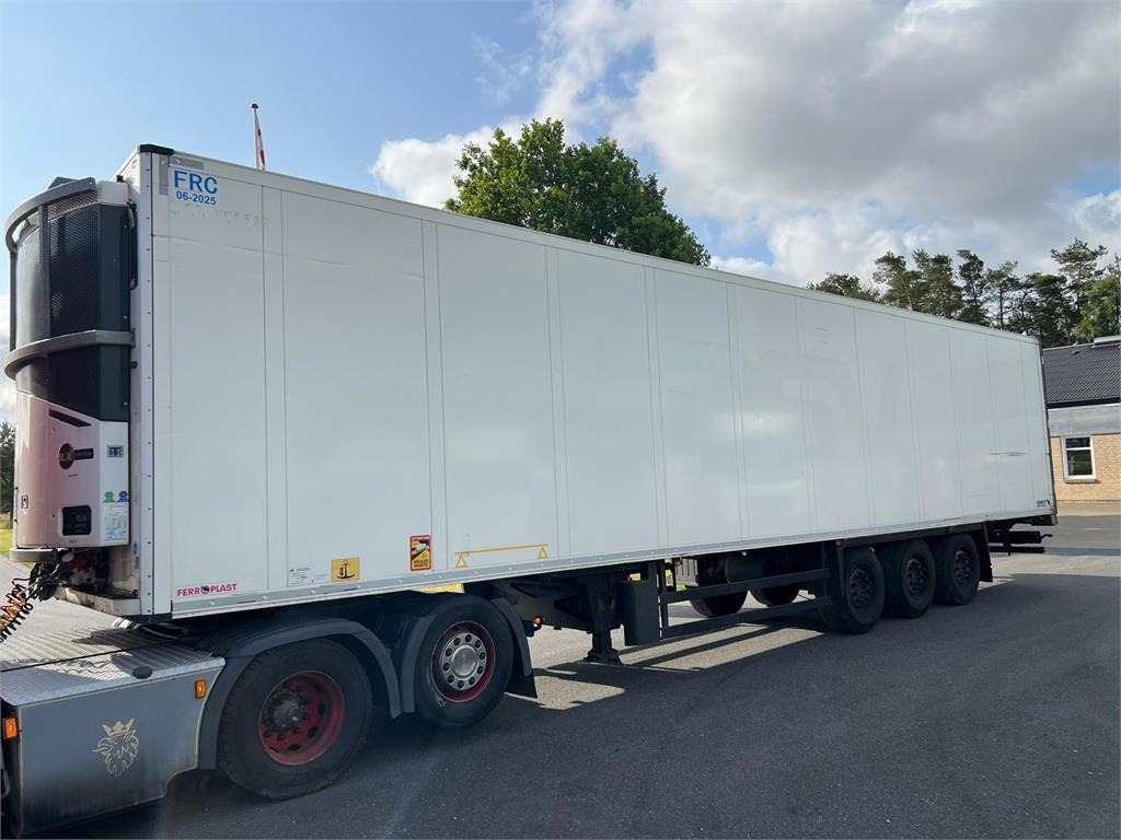 Schmitz SCB*S3B Dobbelt compartment - Полуприцеп-рефрижератор: фото 1 Schmitz SCB*S3B Dobbelt compartment - Полуприцеп-рефрижератор: фото 1