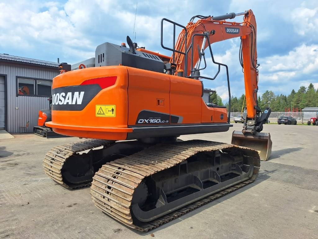 Doosan DX160LCH-5 METSÄMALLI KALLISTAJALLA - Гусеничный экскаватор: фото 4 Doosan DX160LCH-5 METSÄMALLI KALLISTAJALLA - Гусеничный экскаватор: фото 4